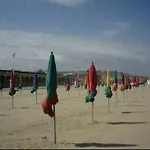 Semesterbostad Maison De Charme Authentique Avec Piscine Privee Proche De Cabourg